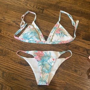 Patterned cheeky bikini